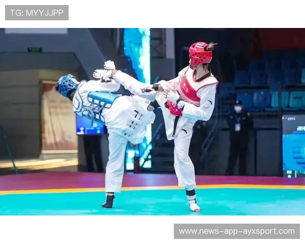 跆拳道女将怒踢绝杀，全场高喊她的名字